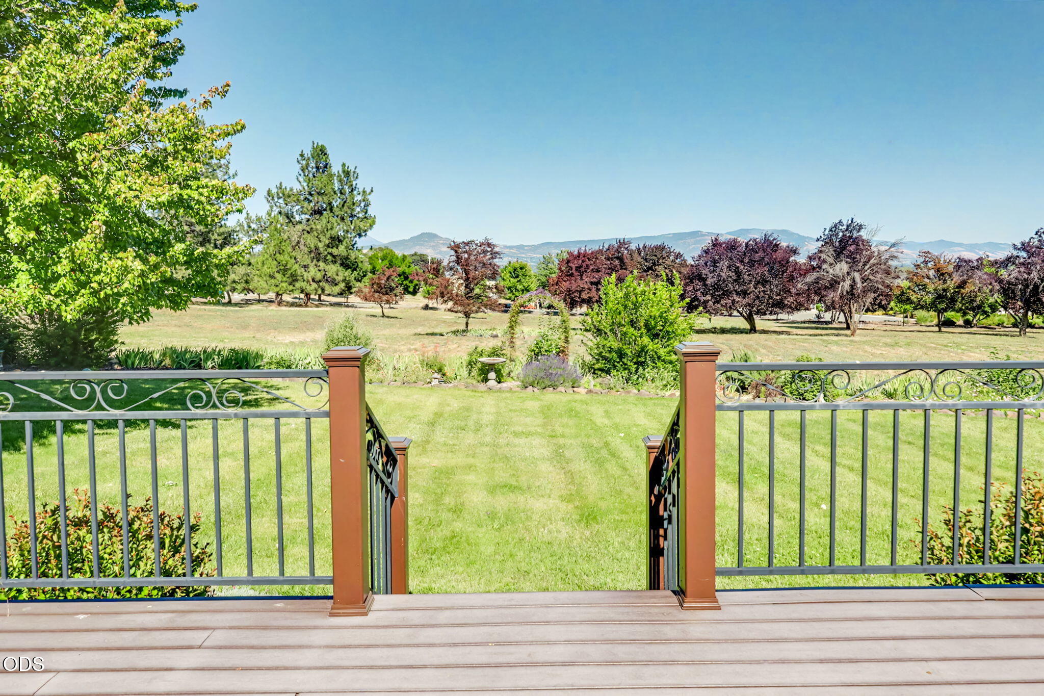 3939 Tami Lane Central Point, OR 97502 - Photo 3 of 57