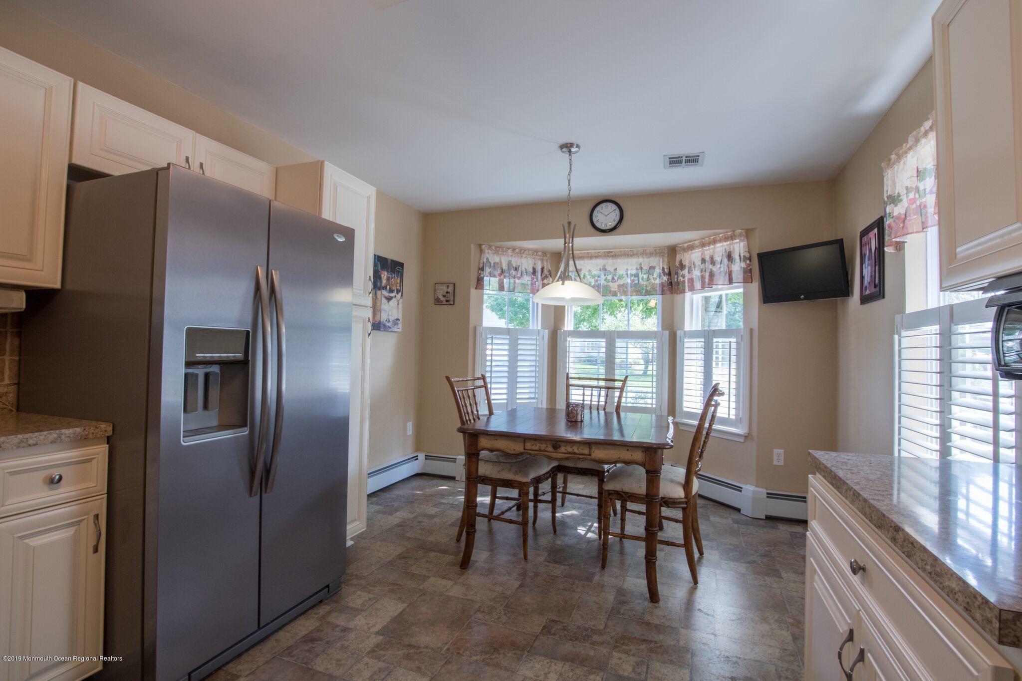 10 Ridgemont Lane Whiting, NJ 08759 - Photo 6 of 25 7 ridgemont