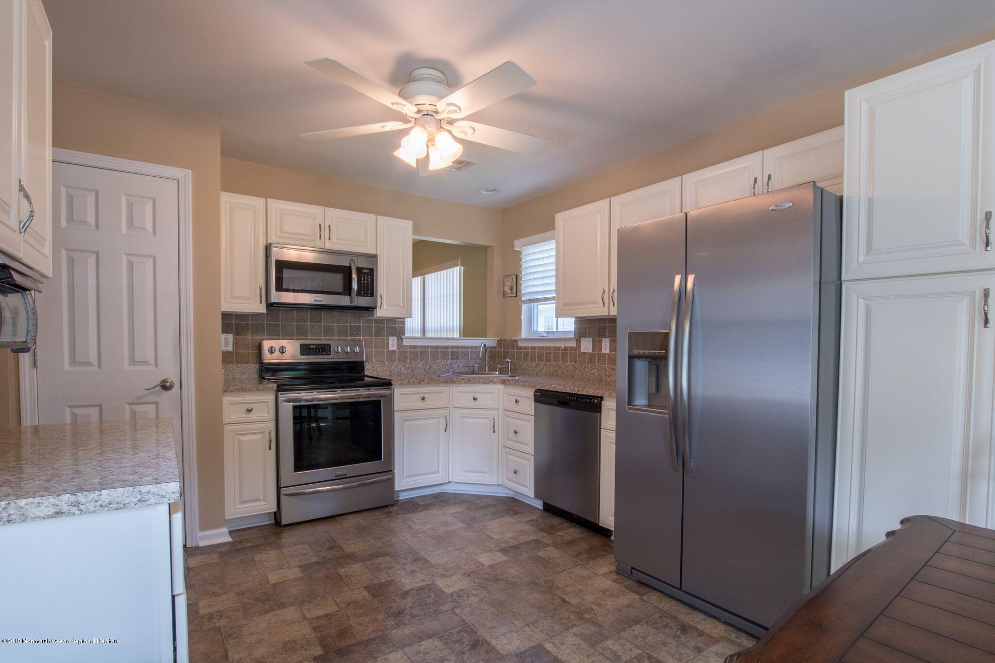 10 Ridgemont Lane Whiting, NJ 08759 - Photo 7 of 25 8 ridgemont