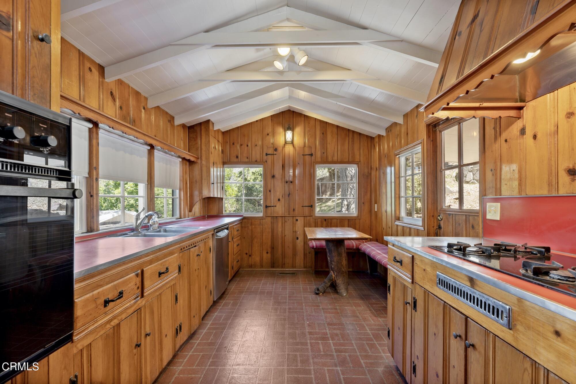 9710 Mistletoe Road Tujunga, CA 91042 - Photo 16 of 68 9710 Mistletoe, Tujunga_ Low Res 016