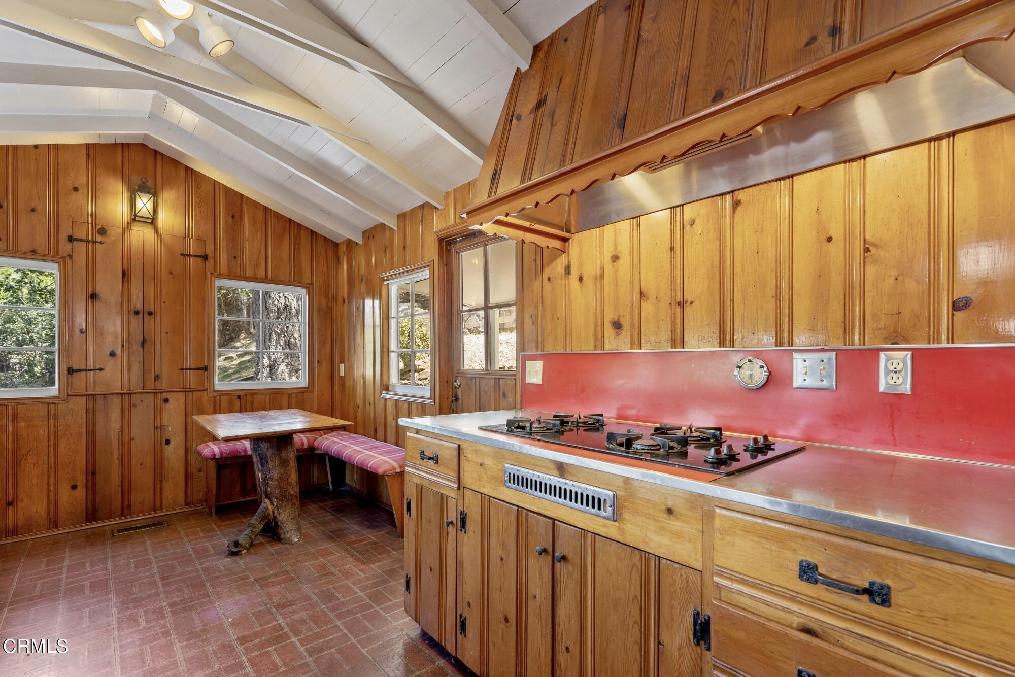 9710 Mistletoe Road Tujunga, CA 91042 - Photo 17 of 68 9710 Mistletoe, Tujunga_ Low Res 017