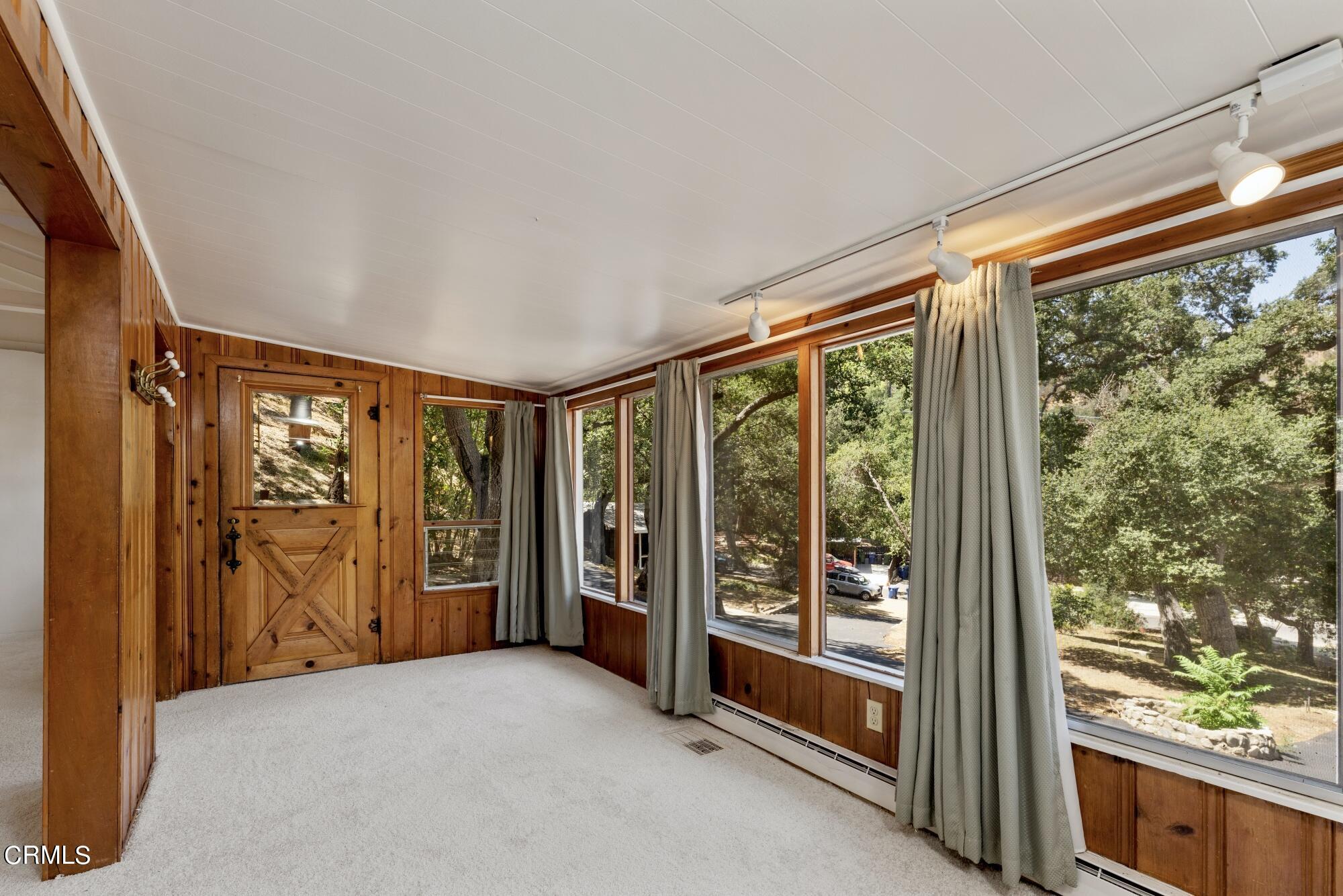 9710 Mistletoe Road Tujunga, CA 91042 - Photo 9 of 68 9710 Mistletoe, Tujunga_ Low Res 009