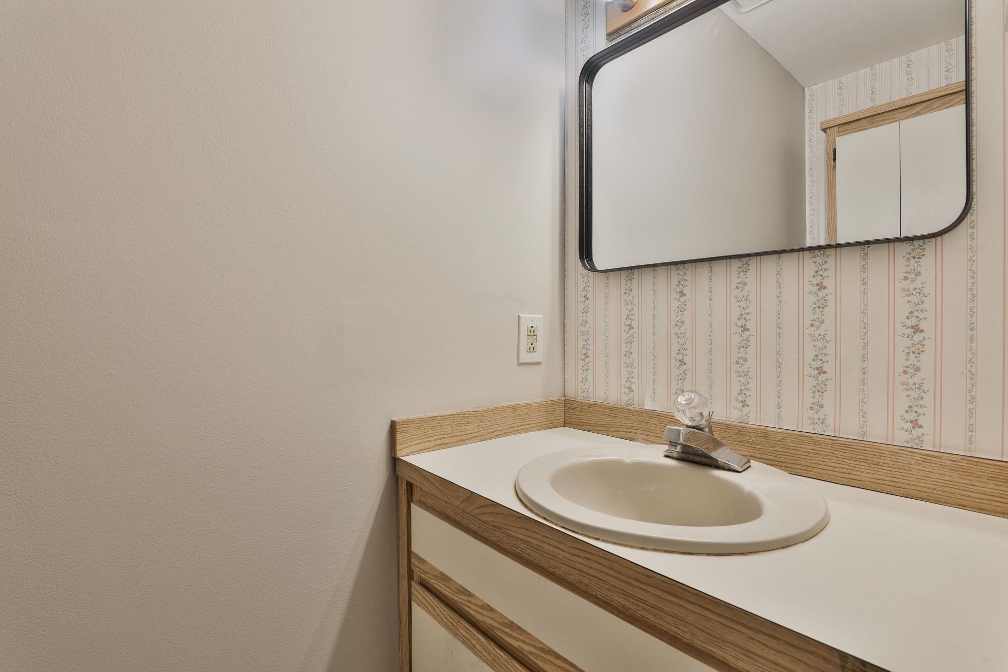 6 Cornwall Lane, Unit 7 Nashua, NH 03063 - Photo 11 of 26