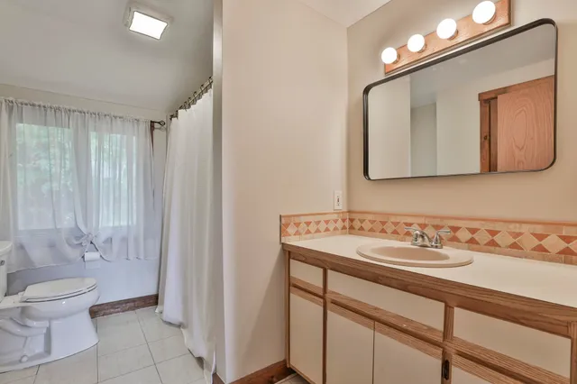 $375,000 | 6 Cornwall Lane, Unit 7, Nashua, NH 03063