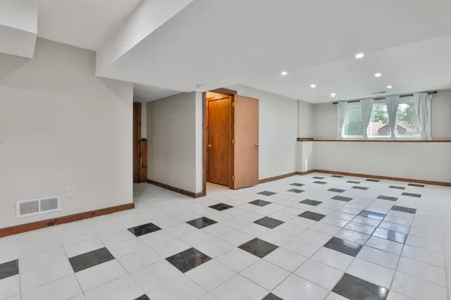 $375,000 | 6 Cornwall Lane, Unit 7, Nashua, NH 03063