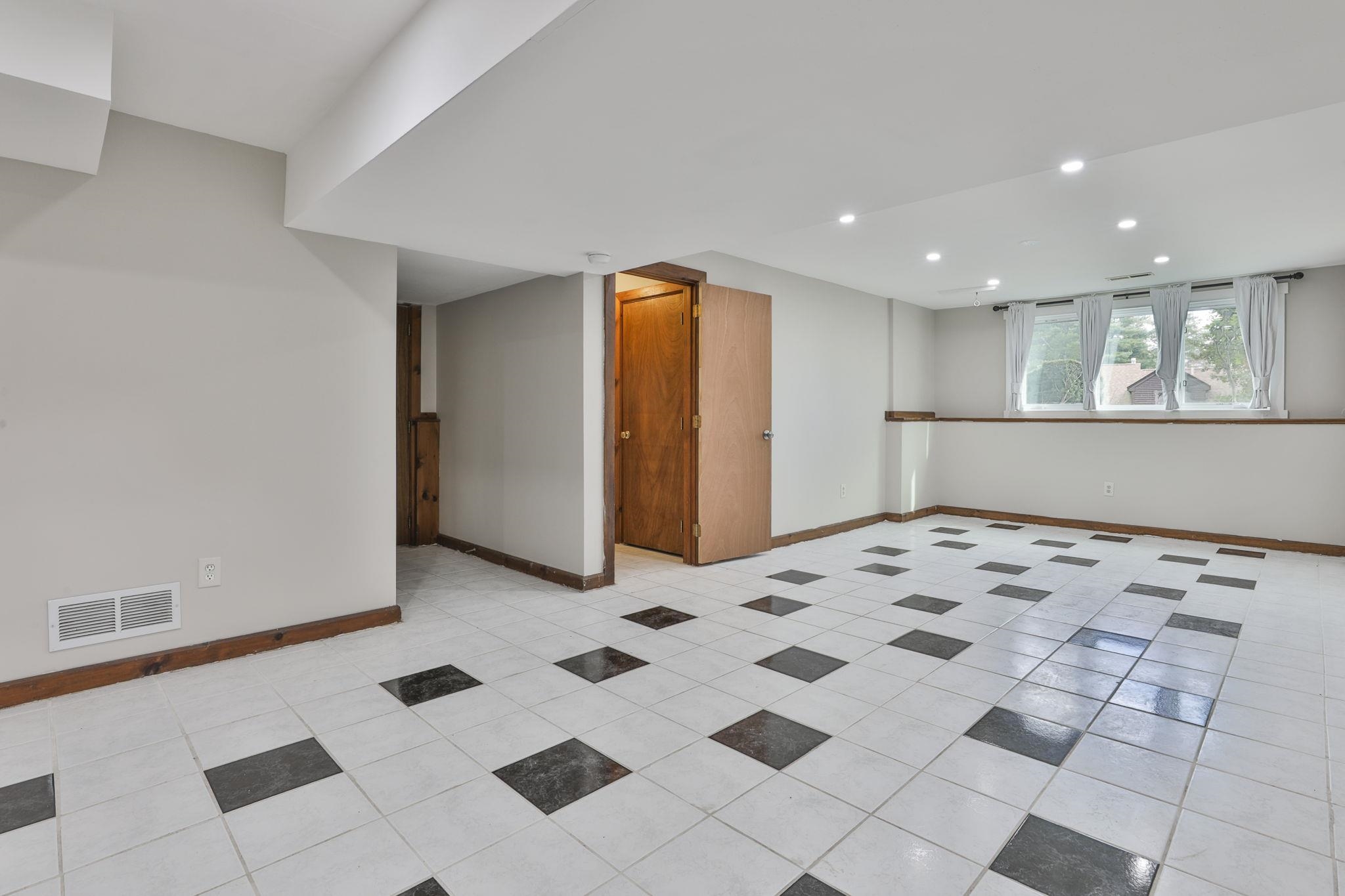 6 Cornwall Lane, Unit 7 Nashua, NH 03063 - Photo 22 of 26