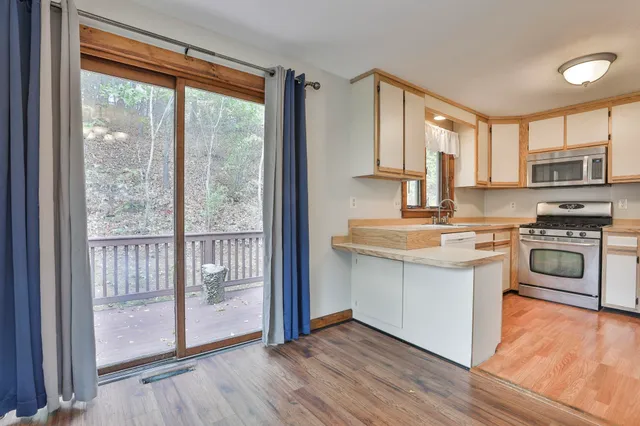 $375,000 | 6 Cornwall Lane, Unit 7, Nashua, NH 03063