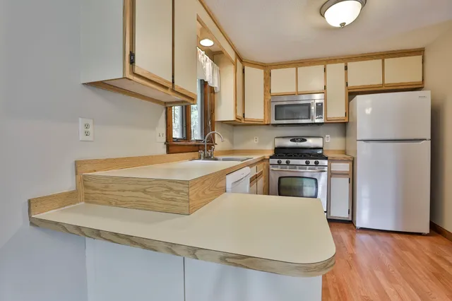 $375,000 | 6 Cornwall Lane, Unit 7, Nashua, NH 03063