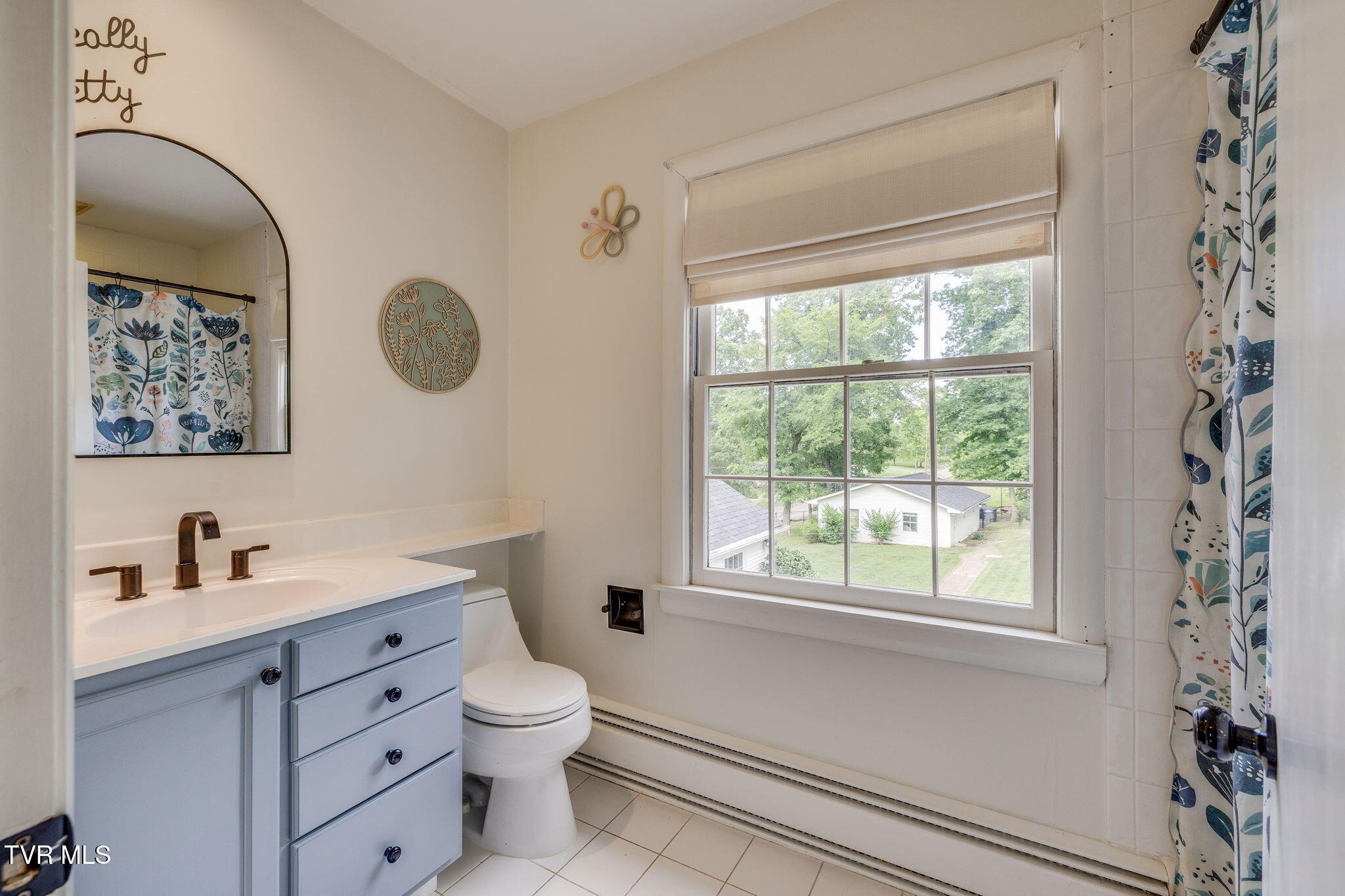 4302 Stagecoach Road Kingsport, TN 37664 - Photo 42 of 51 Guest Bath