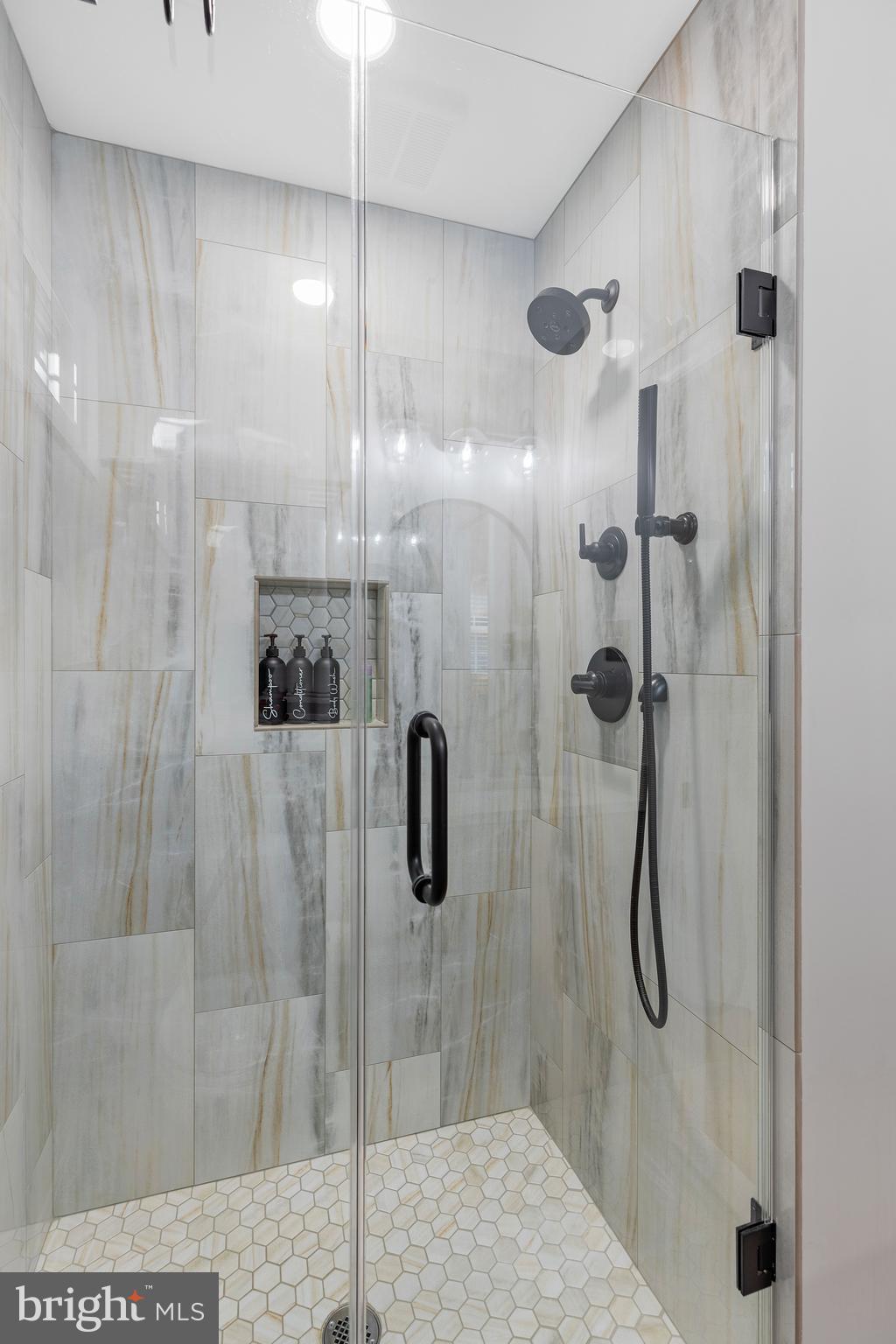 8632 Kerry Lane Springfield, VA 22152 - Photo 30 of 48 Primary Shower