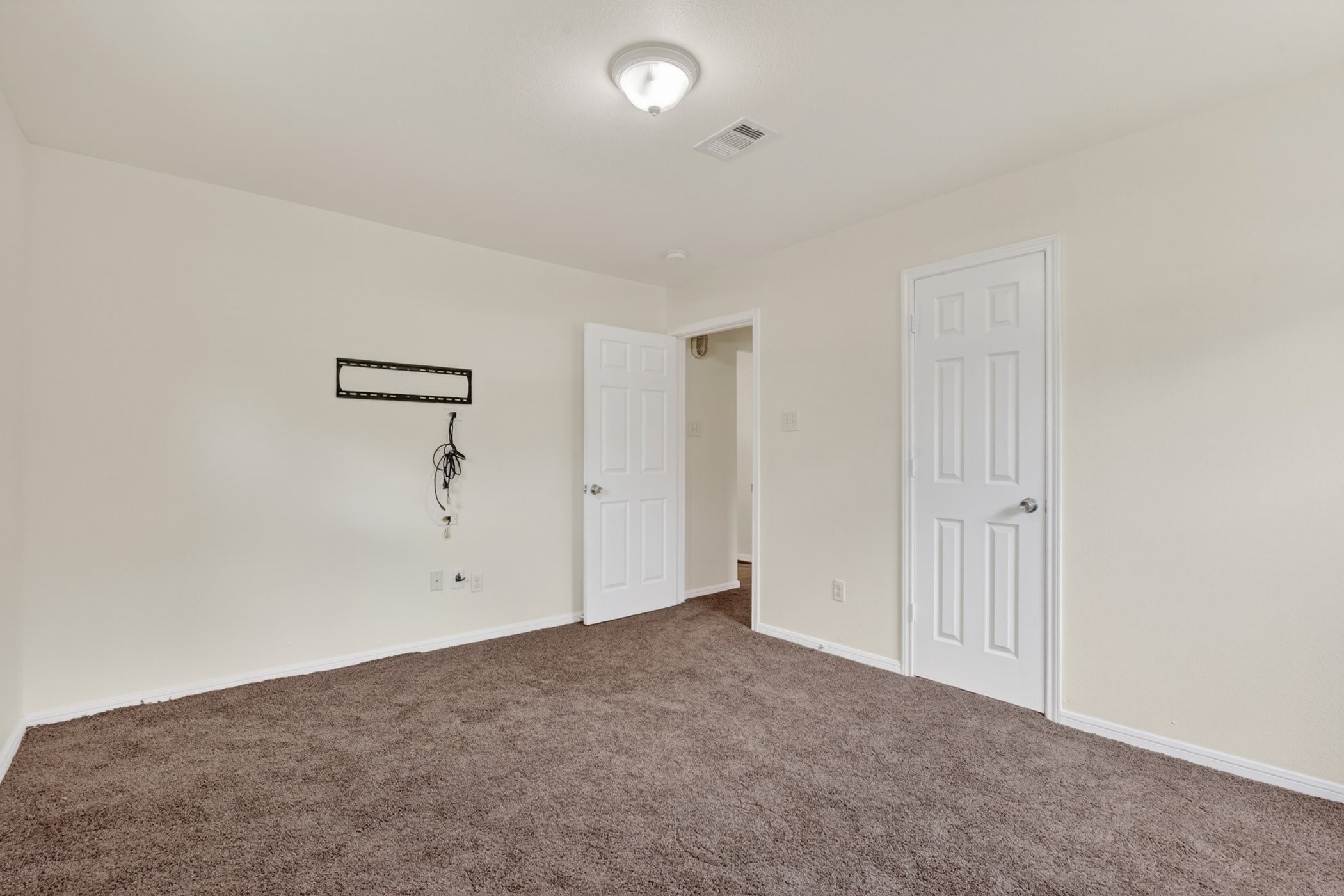 7013 St Augustine Street Houston, TX 77021 - Photo 18 of 35 a view of an empty room