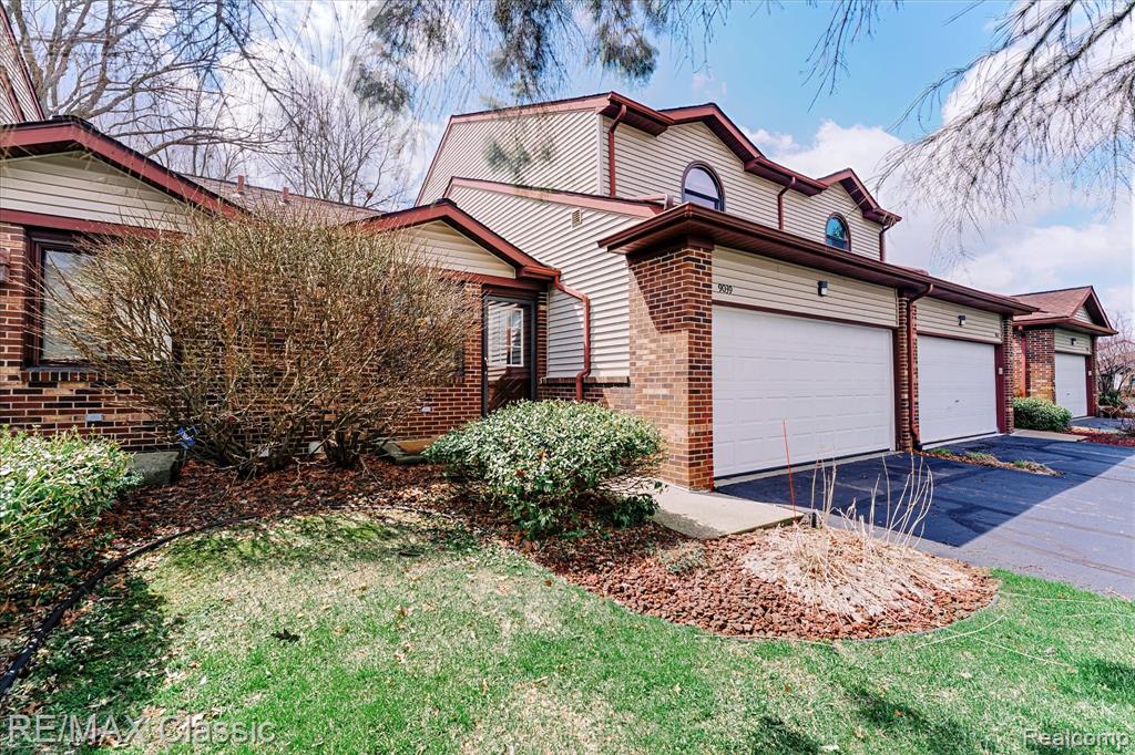 9039 Lake E Road, Unit 45 Clarkston, MI 48348 - Photo 2 of 53