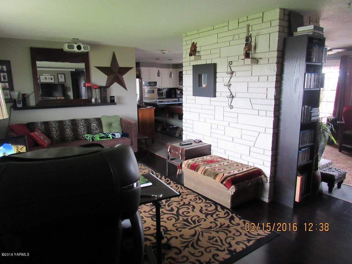 2841 McDonald Road Wapato, WA 98951 - Photo 8 of 11 a living room with furniture and a fireplace