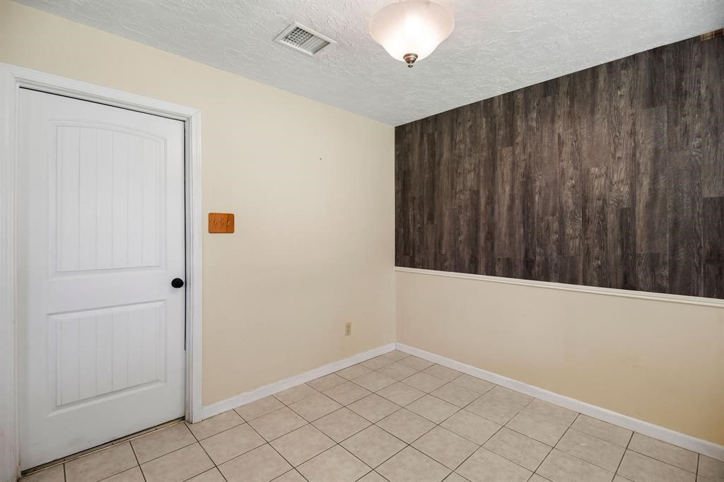 9718 Shady Tree Lane Houston, TX 77086 - Photo 12 of 26
