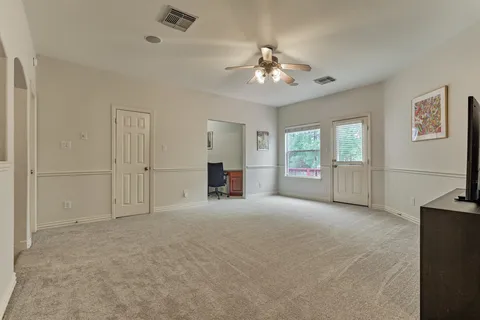 $750,000 | 11 East French Oaks Circle, The Woodlands, TX 77382