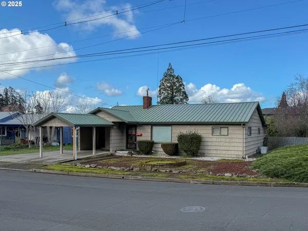 $288,900 | 1042 West Brown Avenue, Roseburg, OR 97471