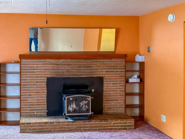 $288,900 | 1042 West Brown Avenue, Roseburg, OR 97471