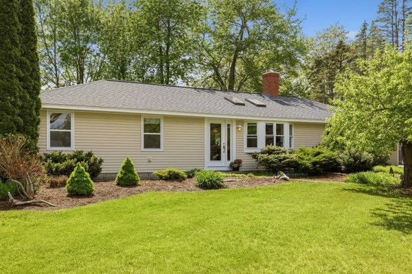 $950,000 | 2 Bayberry Lane, Hampton, NH 03842