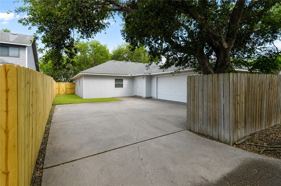 7218 Diamond Ridge Drive Corpus Christi, TX 78413 - Photo 17 of 19