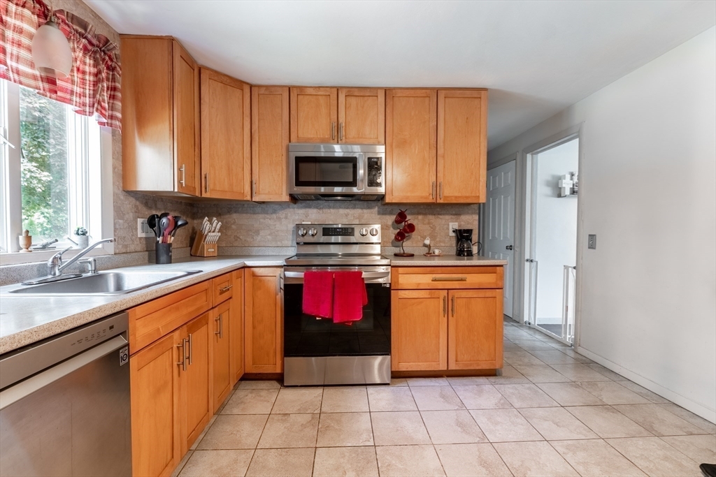 12 Kenway Drive Springfield, MA 01104 - Photo 10 of 29