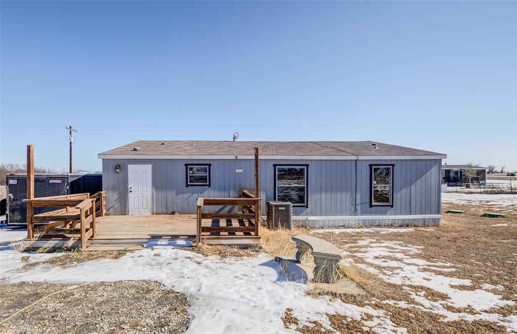 1420 County Road 4522 Decatur, TX 76234 - Photo 4 of 24 a house view with a outdoor space