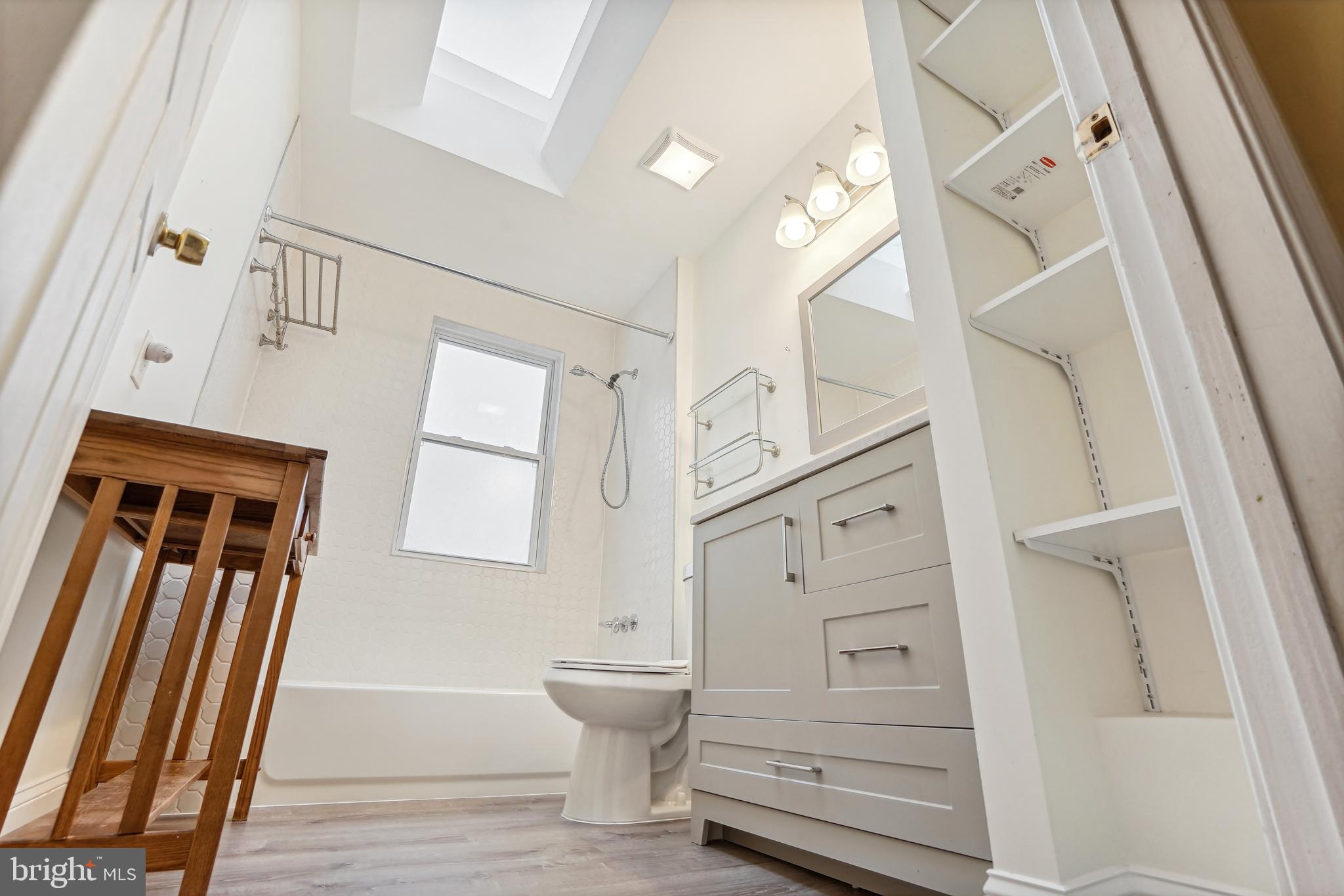 48 R Street Northwest Washington, DC 20001 - Photo 12 of 24 Bathroom