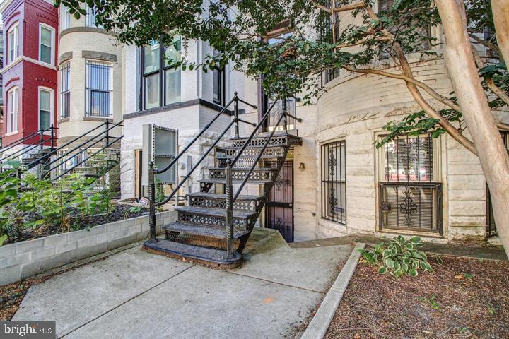 48 R Street Northwest Washington, DC 20001 - Photo 3 of 24 Entry