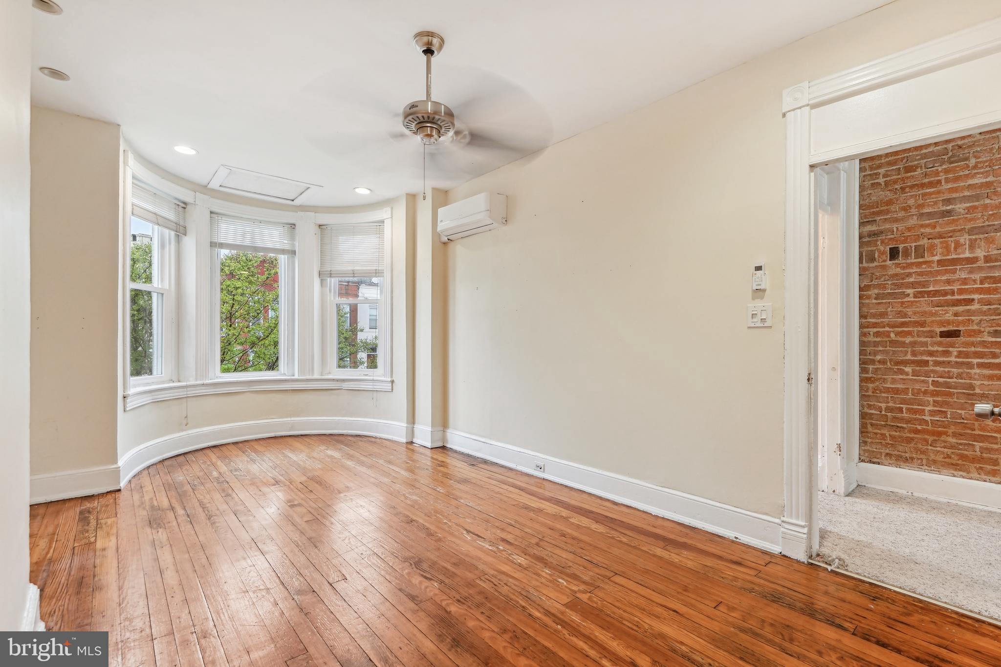 48 R Street Northwest Washington, DC 20001 - Photo 5 of 24 Living room