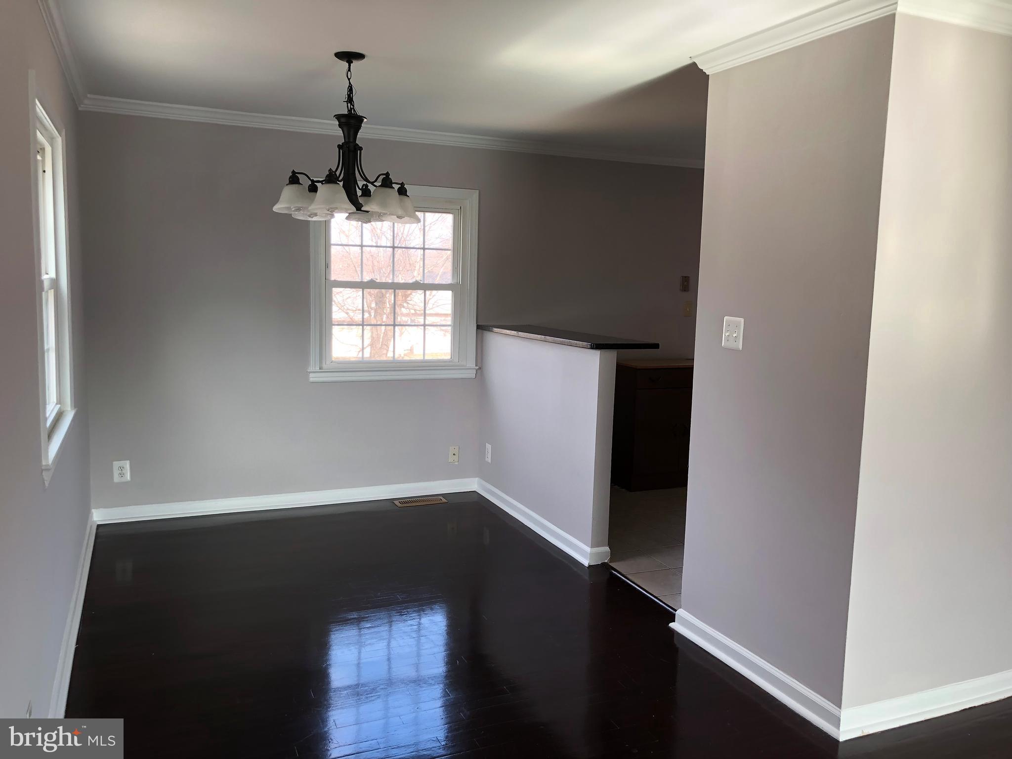 119 North Cypress Road Sterling, VA 20164 - Photo 7 of 28 Living Room