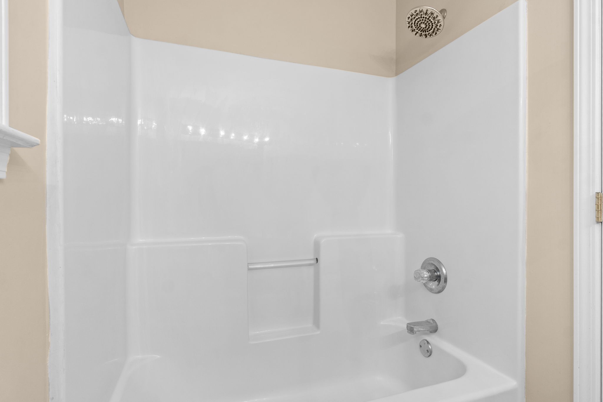 622 Avondale Road Oak Grove, KY 42262 - Photo 20 of 29 a close up of a bathtub