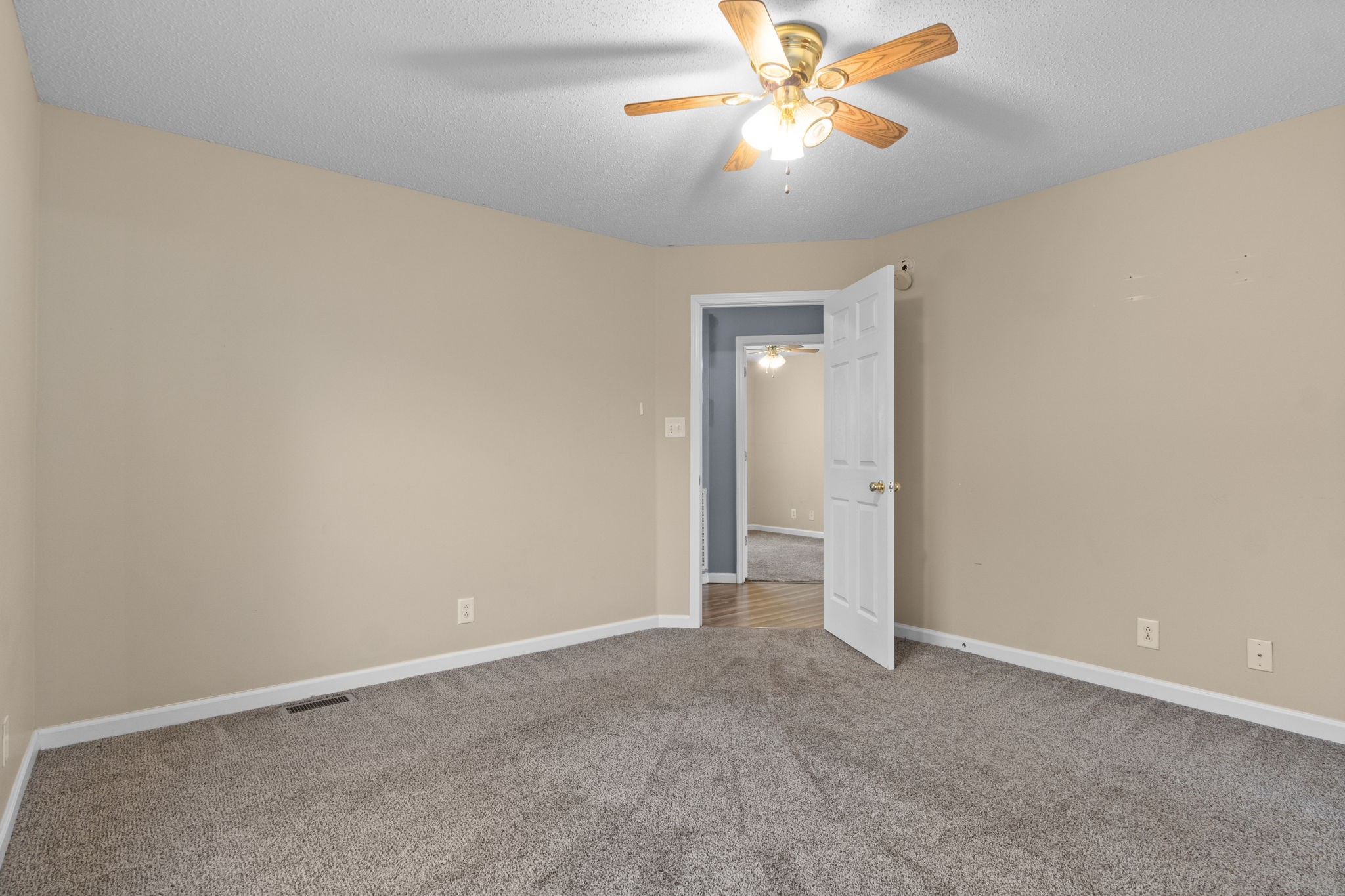 622 Avondale Road Oak Grove, KY 42262 - Photo 22 of 29 a view of an empty room and chandelier fan