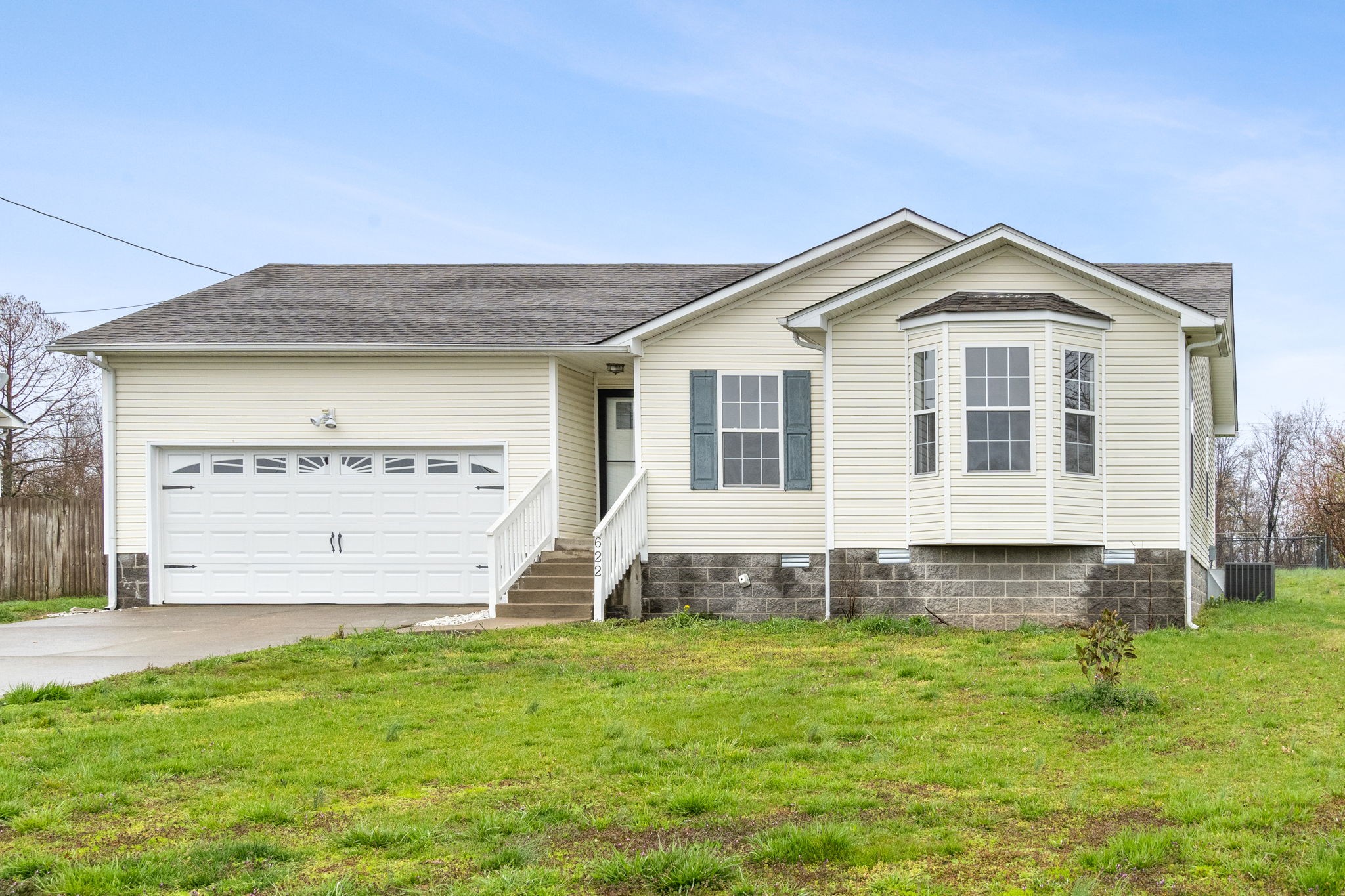 622 Avondale Road Oak Grove, KY 42262 - Photo 4 of 29 a front view of a house with a yard