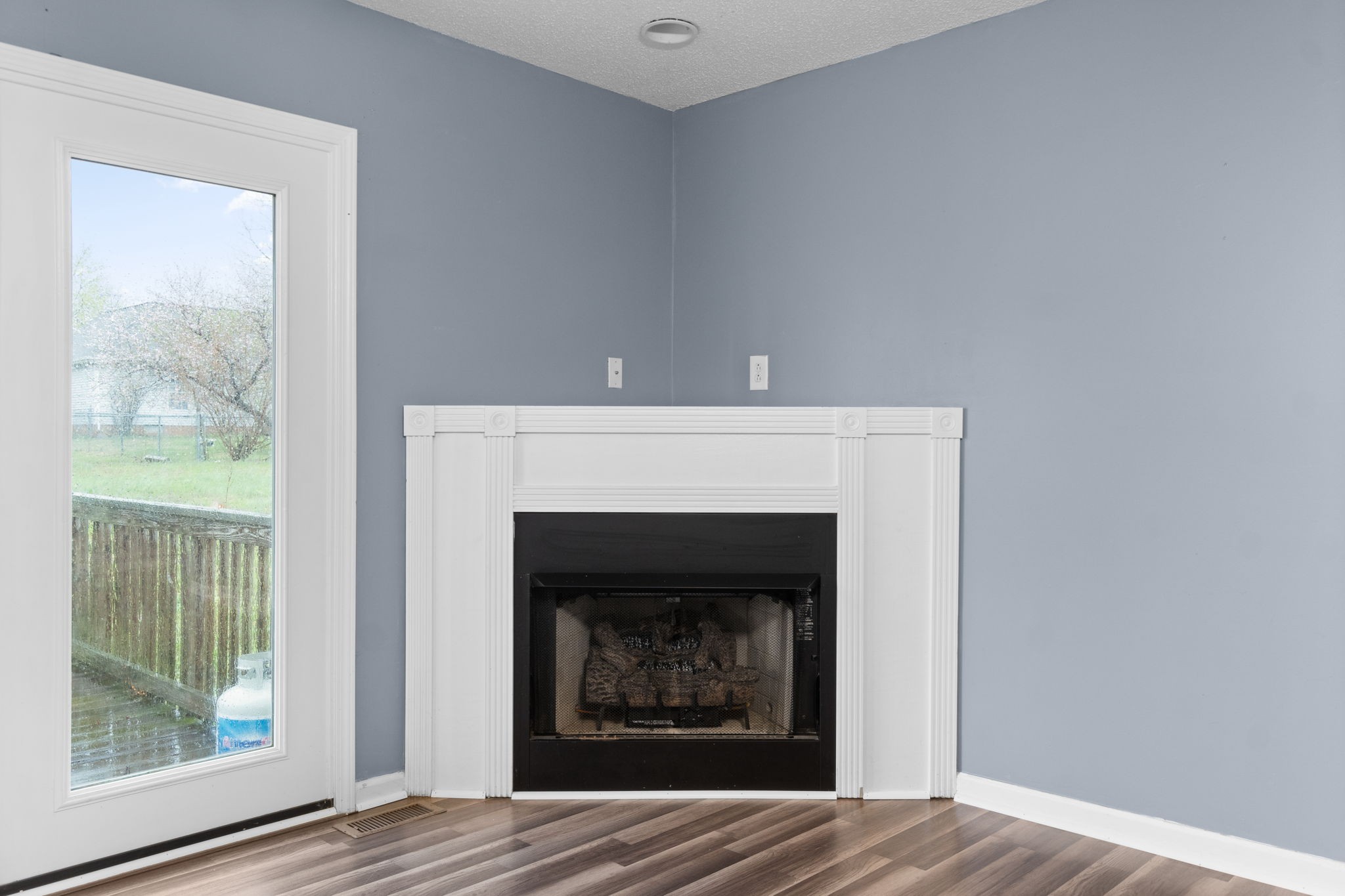 622 Avondale Road Oak Grove, KY 42262 - Photo 10 of 29 a view of an empty room with a fireplace