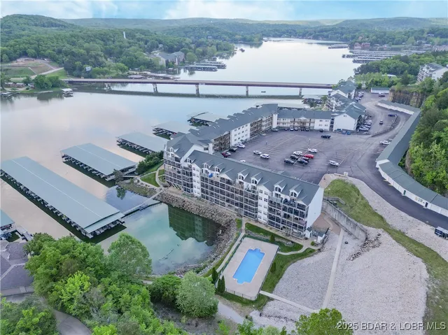 $245,000 | 464 Cedar Heights Drive, Unit 1B, Camdenton, MO 65020