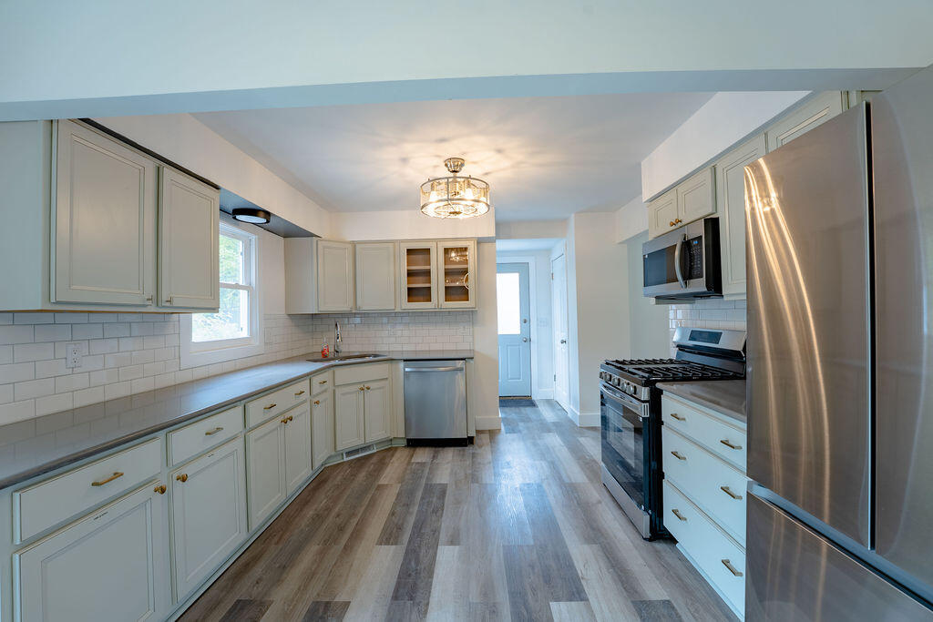 1449 Leonard Avenue Muskegon, MI 49442 - Photo 7 of 25 kitchen