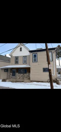 $1,300 | 54 Arch Street, Unit UP, Amsterdam, NY 12010