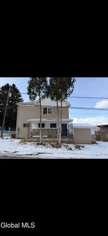 $1,200 | 54 Arch Street, Unit UP, Amsterdam, NY 12010