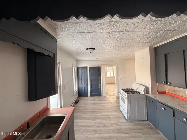 $1,200 | 54 Arch Street, Unit UP, Amsterdam, NY 12010