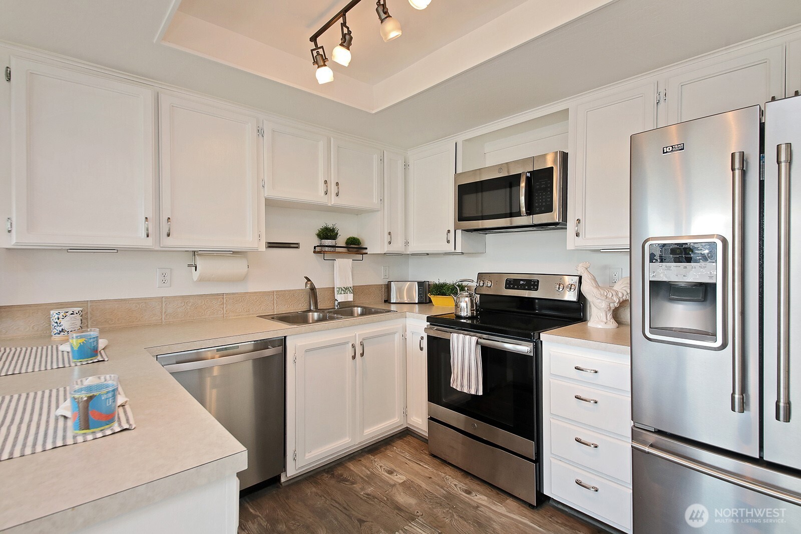 816 Old Beach Road, Unit 203 Freeland, WA 98249 - Photo 16 of 32