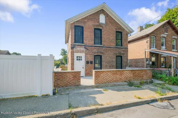 $2,250 | 9 Dubois Street, Unit A, Kingston, NY 12401