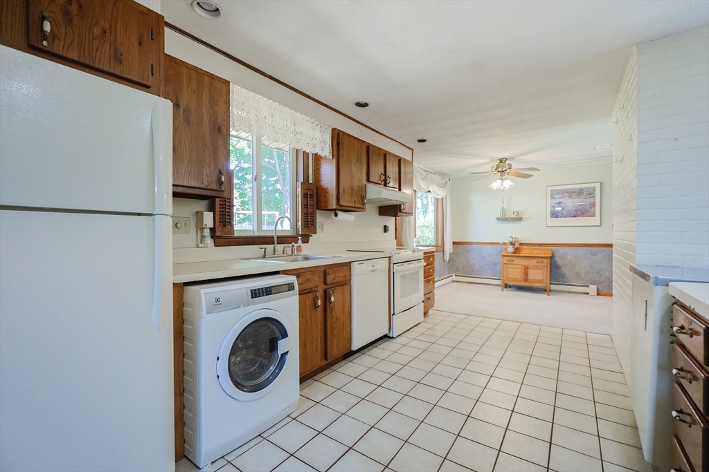 18 Paxton Road Framingham, MA 01701 - Photo 14 of 37 a utility room with dryer and washer