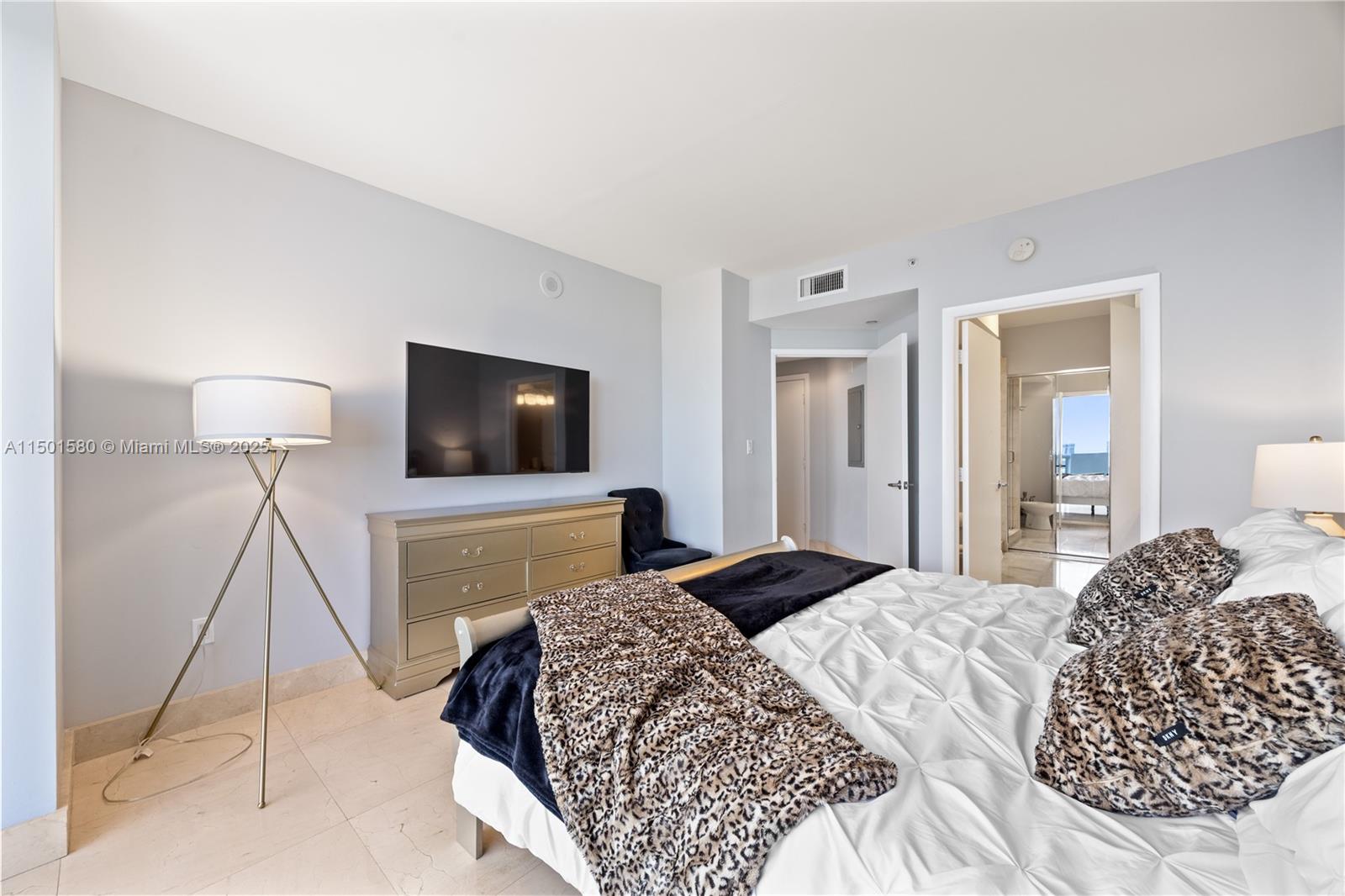 6365 Collins Avenue, Unit 4106 Miami Beach, FL 33141 - Photo 16 of 45