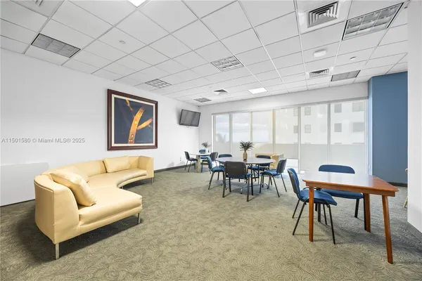 $9,000 | 6365 Collins Avenue, Unit 4106, Miami Beach, FL 33141