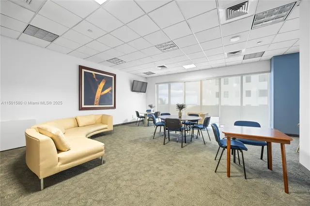 $9,000 | 6365 Collins Avenue, Unit 4106, Miami Beach, FL 33141