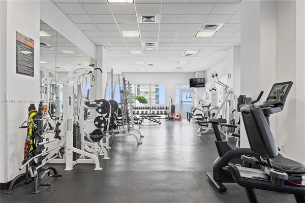 $9,000 | 6365 Collins Avenue, Unit 4106, Miami Beach, FL 33141