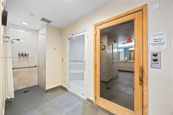 $9,000 | 6365 Collins Avenue, Unit 4106, Miami Beach, FL 33141