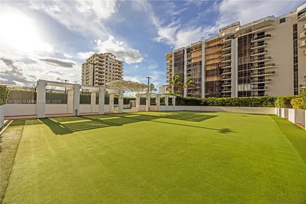 $9,000 | 6365 Collins Avenue, Unit 4106, Miami Beach, FL 33141