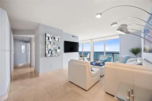 $9,000 | 6365 Collins Avenue, Unit 4106, Miami Beach, FL 33141