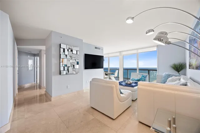 $9,000 | 6365 Collins Avenue, Unit 4106, Miami Beach, FL 33141