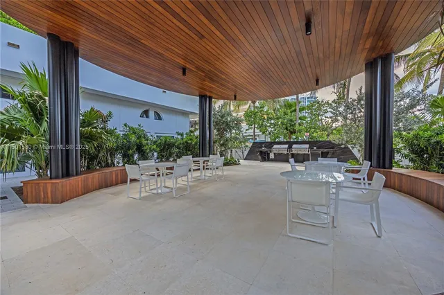 $9,000 | 6365 Collins Avenue, Unit 4106, Miami Beach, FL 33141